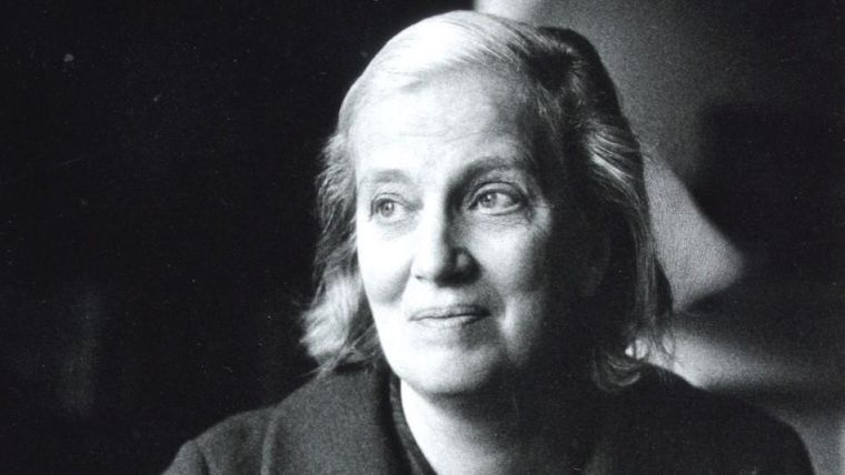 Black and white photograph of Dorothy Crowfood Hodgkin